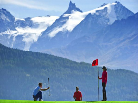 Golfing at Chateau-VillaCrans-Montana Golf Valais. Courtesy of photo-genic.ch/Oliver Maire.