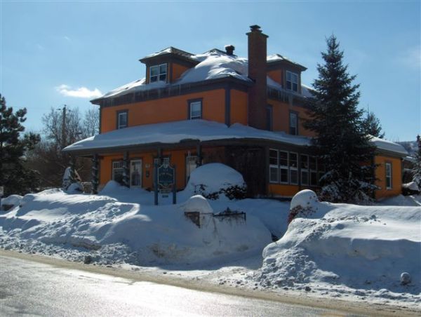 Bromont, Orford, Owl's Head, and Sutton team up with Magog-Orford area B&Bs.