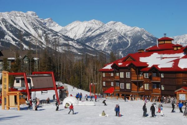 Fernie's Cornerstone Lodge sits only a few steps from all base area lifts.