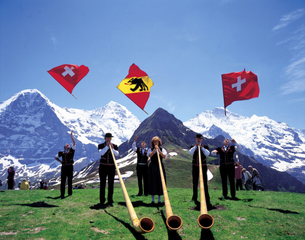 Alphorn blowers in front of Jungfrau (Swiss Tourism)