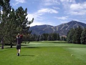 Golf into fall with a Knob Hill Inn package. Photo courtesy of Idaho Tourism. 