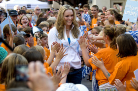 Lindsey Vonn shines at a hometown rally in Vail.