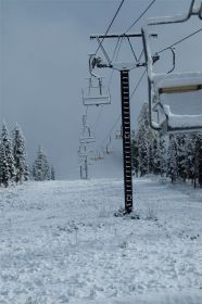 Kimberley is closest to Canadian Rockies International Airport.