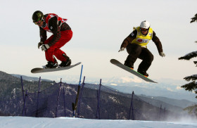 Snowboardcross riders 