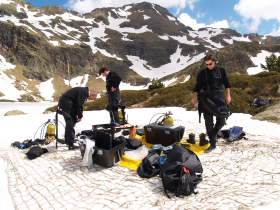 Scuba diving at 2000m in Vallnord