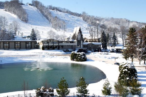 What are some popular Michigan ski resorts?