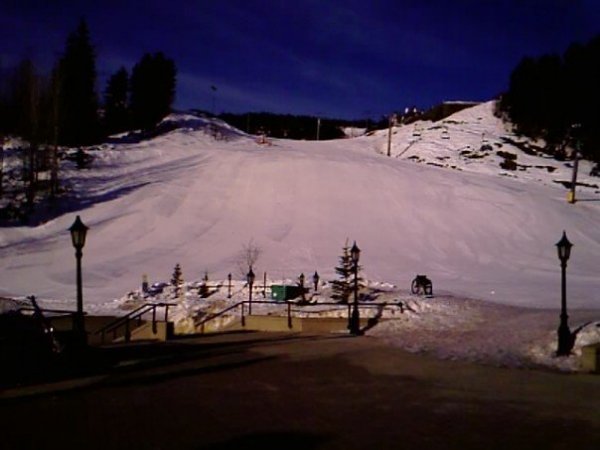 Looking at the main run early one sunny morning! Spot the crowds?!