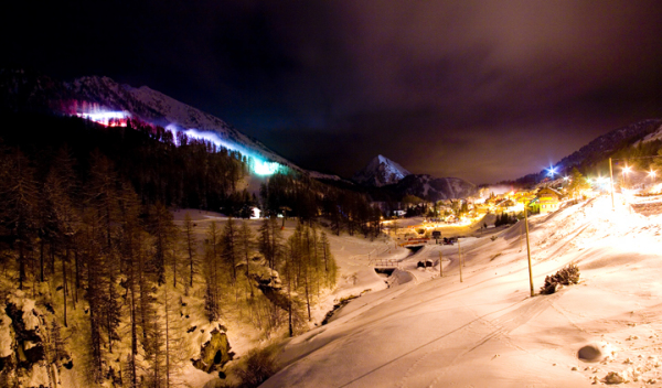 Taken on 30th Dec 09 of the Claviere ski school doing a torchlit decent with Italian flag colored flares. (Copyright J B Young)