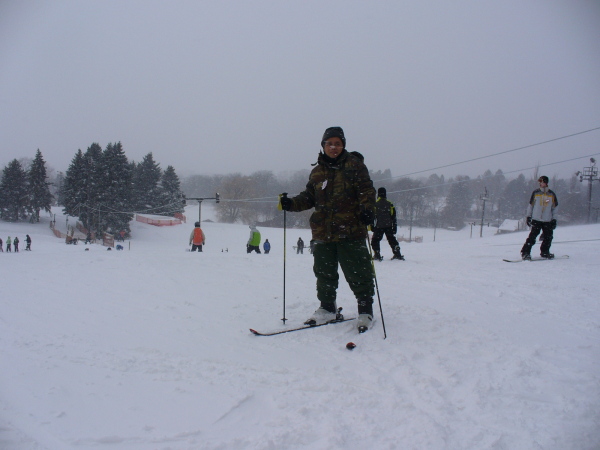 Another posed of Kuya Roderick Tagle practicing skiing at bunny slope of Villa Olivia ski resort on Saturday Feb. 21, 2009. 