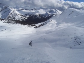 Lake Louise - scenery and terrain 