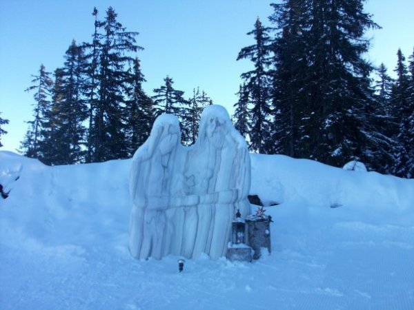 Pretty cool snow sculpture at the top of the station.