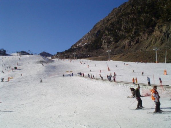 Magic carpet, blue and red slopes