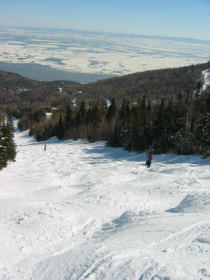 Le Massif - Le Massif looks across