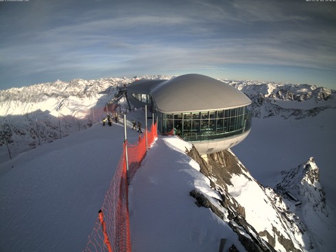 Österreichs höchste Seilbahn mit Blick zur Bergstation Gletscherexpress in 2.840 m