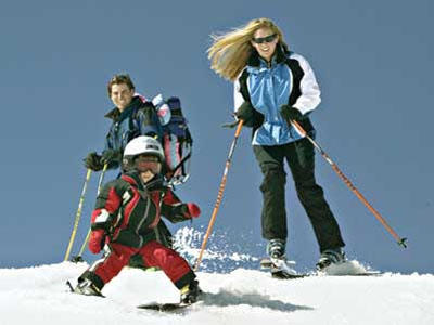 Family Skiing Boreal