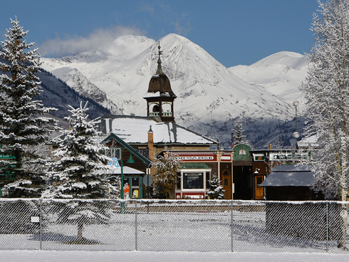 Dazzling White Sunday Morning in Crested Butte!     : : : : : : : :   

Crested Butte was whitened up Saturday evening and Sunday morning by pretty little October snowstorm.  Lawns were covered with about three inches of dazzling white snow and the locals I encountered while strolling about with my camera seemed stoked on the pretty morning.  
     : : : : : : : :   
A couple more shots for you today . . .

