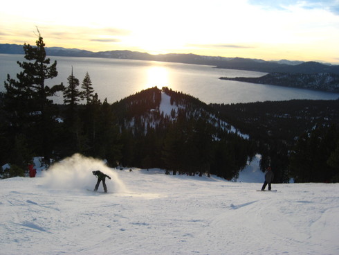 Great snow, lots of sun! Come ski Diamond Peak!