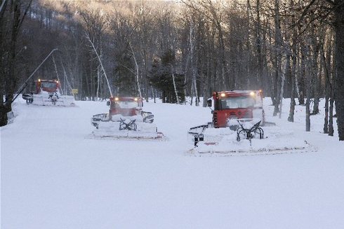 3 of Jiminy's fleet of groomers head back to the shop after preparing the snow for another great day of skiing! Thanks to Mountain Ambassador Andy F for this photo.