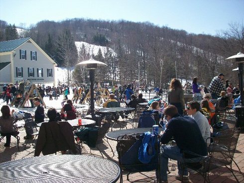 It doesn't get any better! Skiing, sunshine and great company!